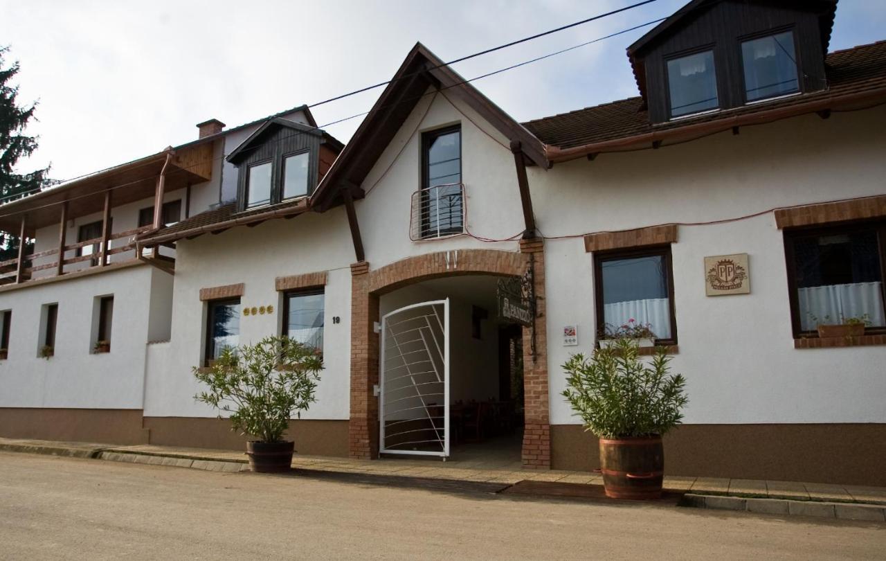 Polgár Panzió Villány Exterior foto
